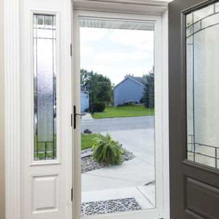 Larson Fullview with Hidden Closer